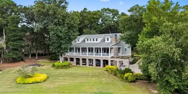 2073 Turnberry Ln.