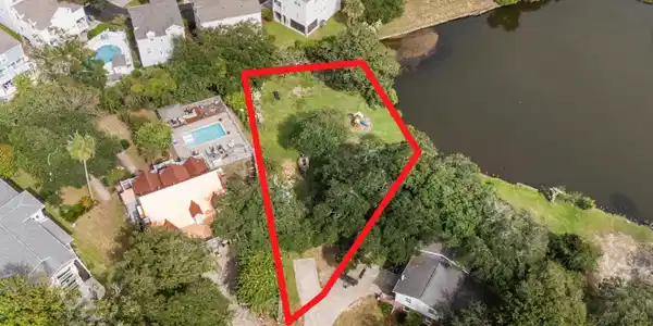 317 N Oak Dr. N