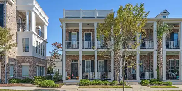 2794 Howard Ave.