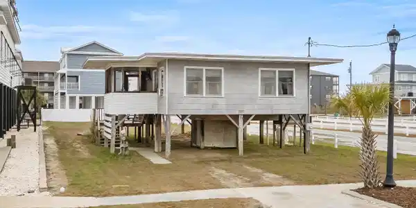 123 Yaupon Ave.