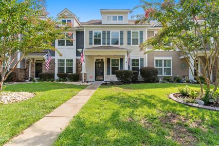 444 Papyrus Circle