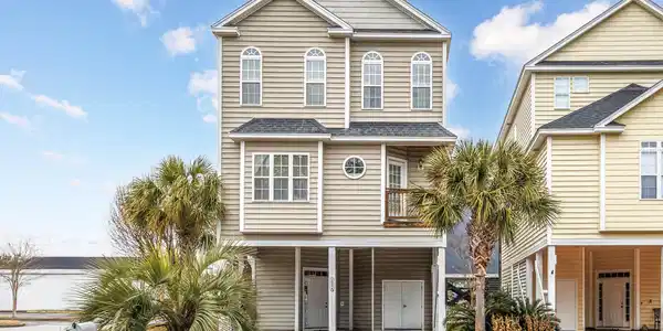 102-A N Poplar Dr.