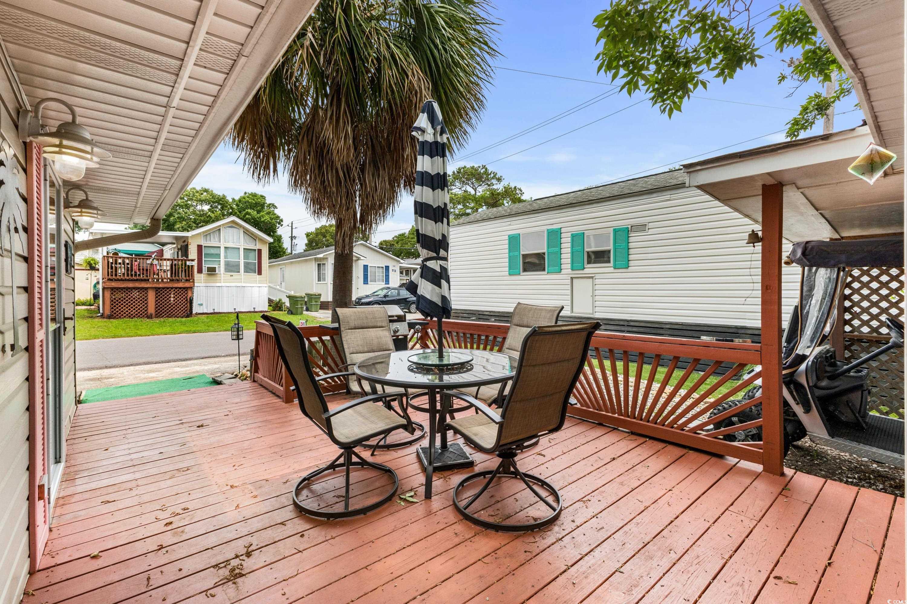 Image 3: Deck with outdoor dining area Image 3: Deck with outdoor dining area
