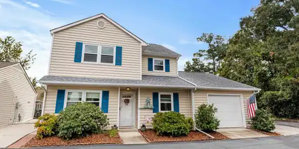 927 Woodmere Ct.