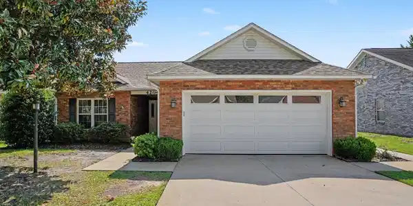 4204 Ravenwood Dr.