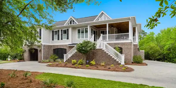 2671 Luvan Blvd.