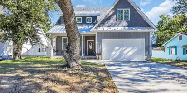 718 3rd Ave. S
