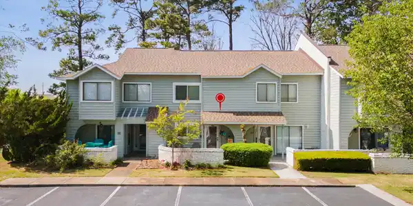 100 Shadow Moss Pl.