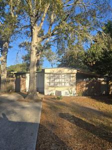 4513 Pelican St.