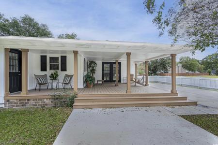 1604 Forest Dr.