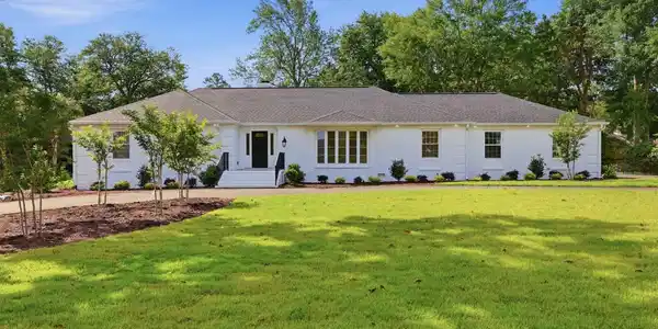 9404 Cove Dr.
