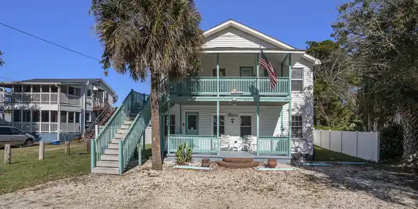 1420 Holly Dr.