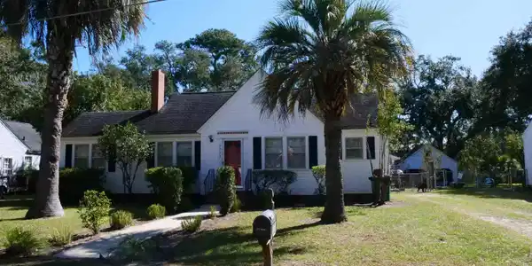 1713 Oak St.