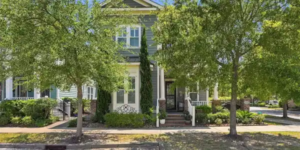 927 Iris St.