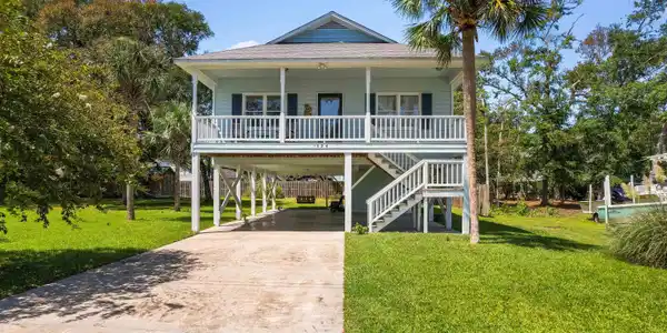 1024 Lakeside Dr.