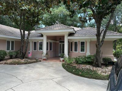 1701 Spinnaker Dr.