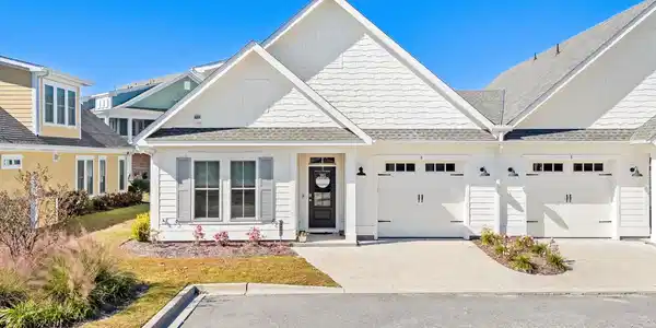 889 Hillmoore Ct.