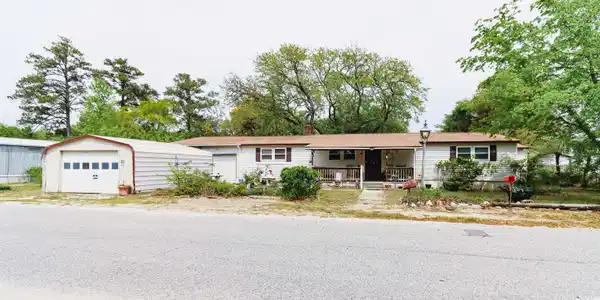 818 Seaside Dr.
