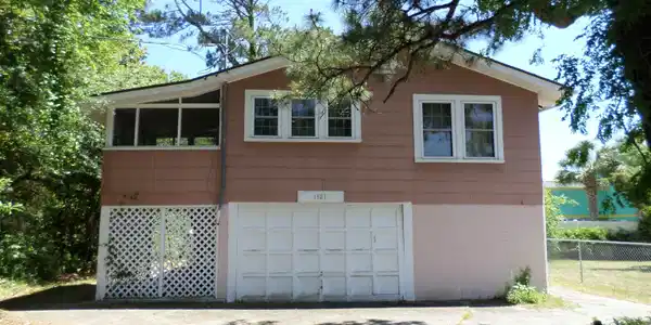 1421 Havens Dr.