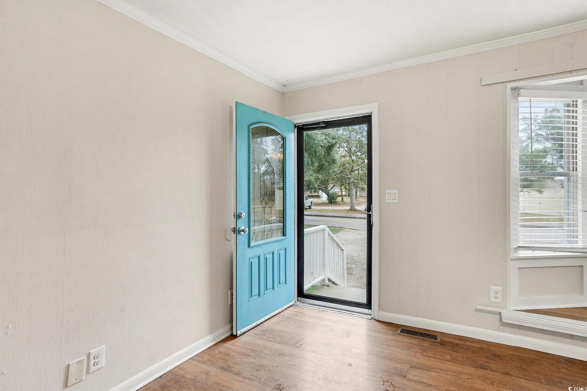 Image 3: Entryway featuring light wood-style floors and orn Image 3: Entryway featuring light wood-style floors and orn
