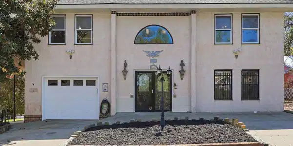 2227 Jefferson Circle