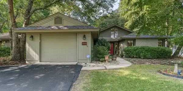 1001 Briarwood Dr.