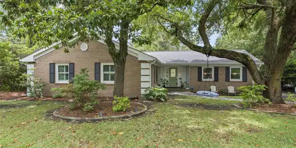 5626 Woodside Ave.