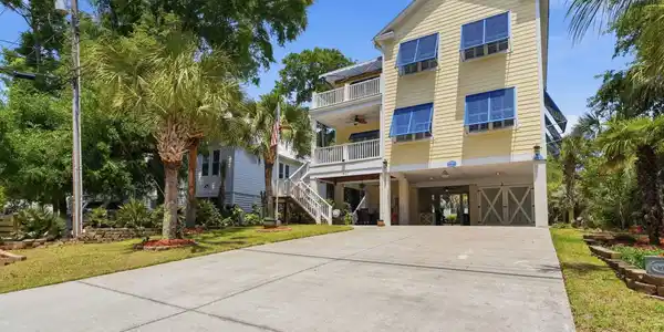 407 S Causeway Rd.