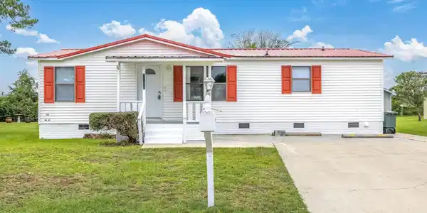 1122 Forest Dr.
