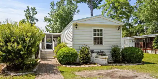 2713 Leo Dr.