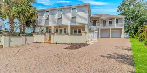 220 Starcrest Circle