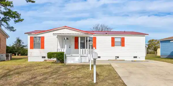 1122 Forest Dr.