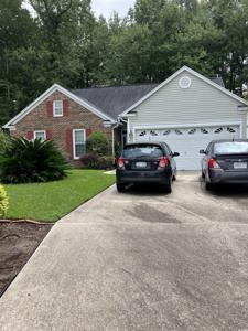1372 Oakmont Ct.