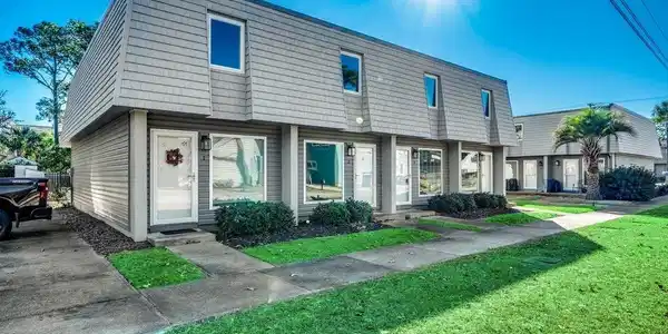 1621 Edge Dr.