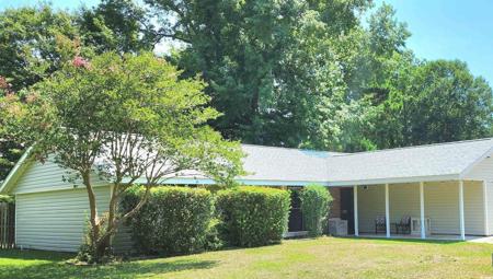 109 Colonial Circle