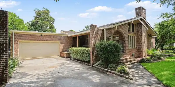 7608 Kingswood Dr.
