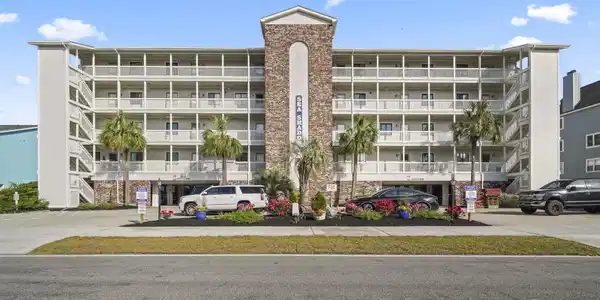 811 N Ocean Blvd.