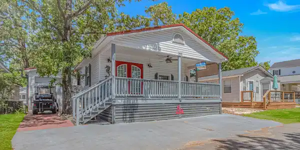 6001-5610 S Kings Hwy.