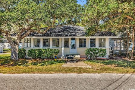 3904 Seaview St.