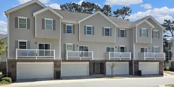 601 Hillside Dr. N