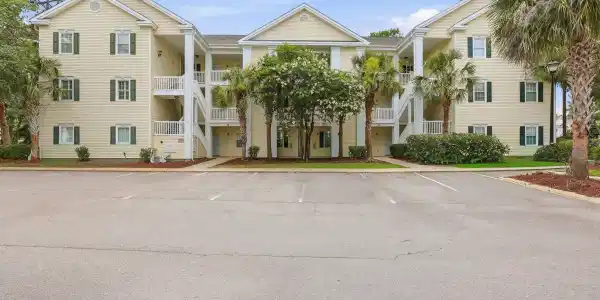 601 Hillside Dr. N