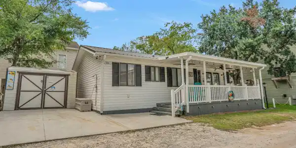 6001-N30 S Kings Hwy.