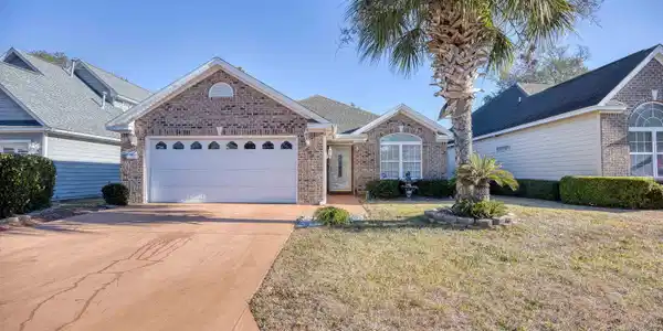828 Arbor Ln.