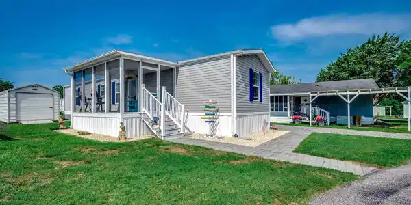 1527 Gardenia Ave.