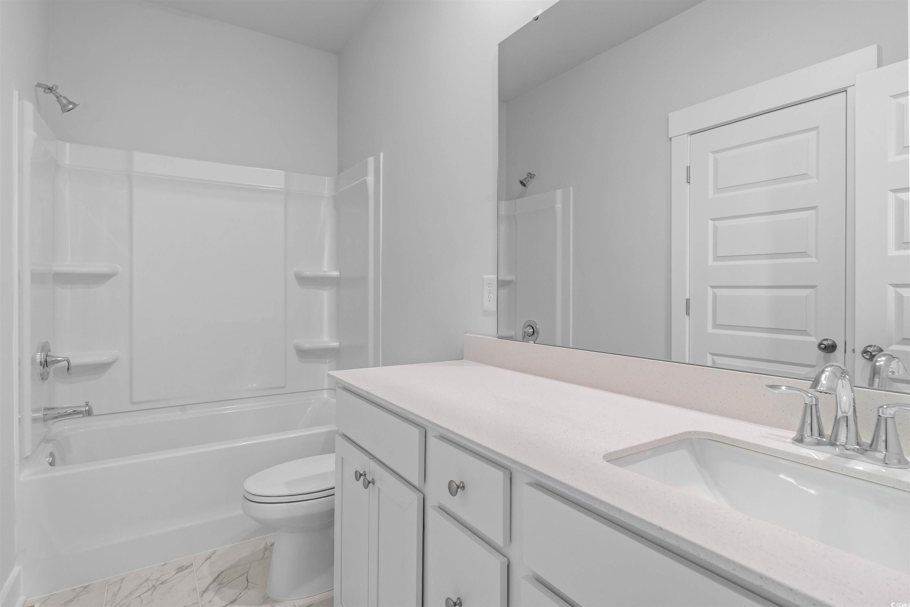 Image 4: Full bath with vanity, tub / shower combination, a Image 4: Full bath with vanity, tub / shower combination, a
