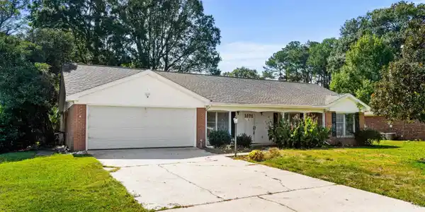1102 Plantation Dr.