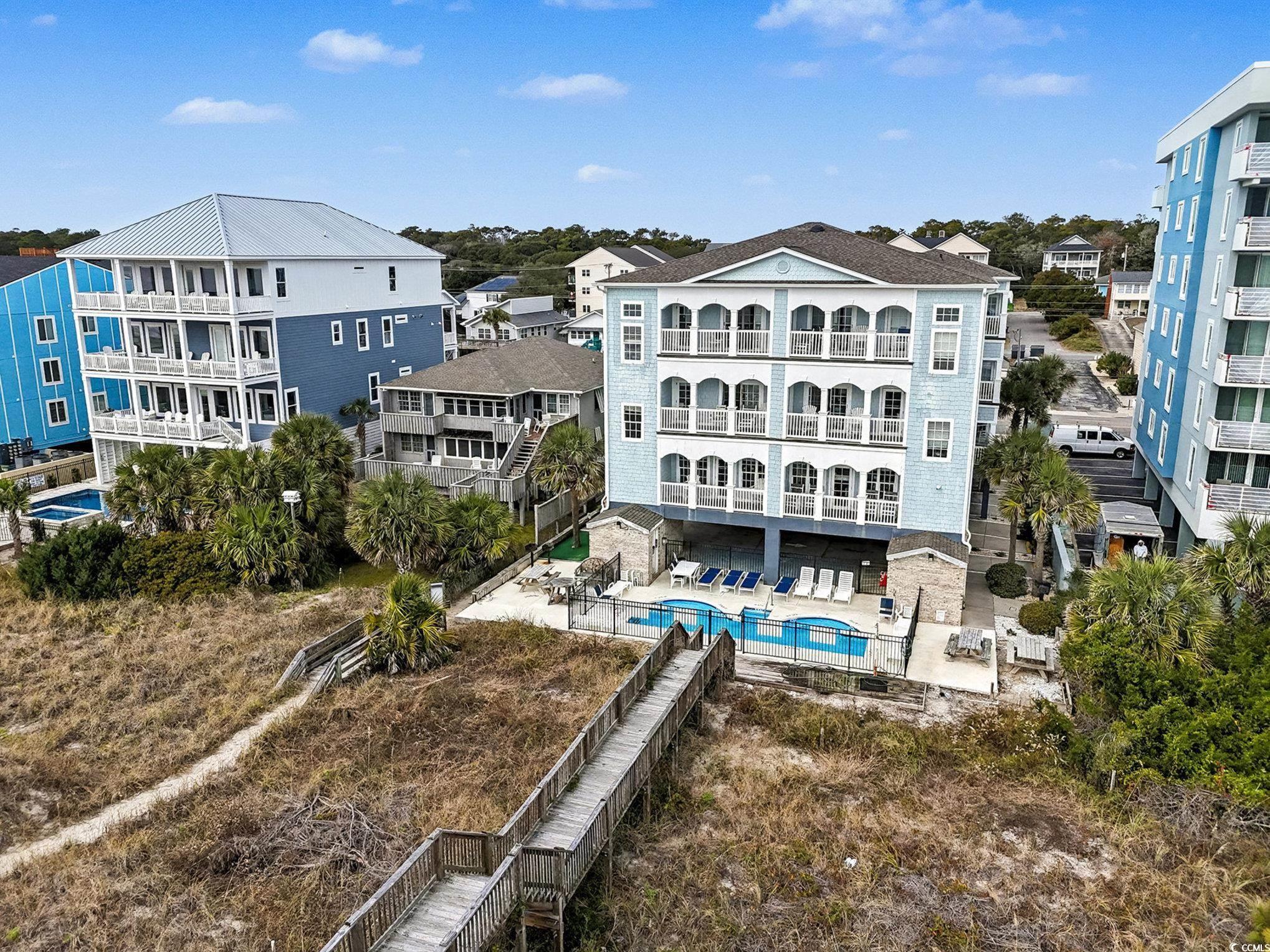 Image 3: Bird's eye view of a pool Image 3: Bird's eye view of a pool