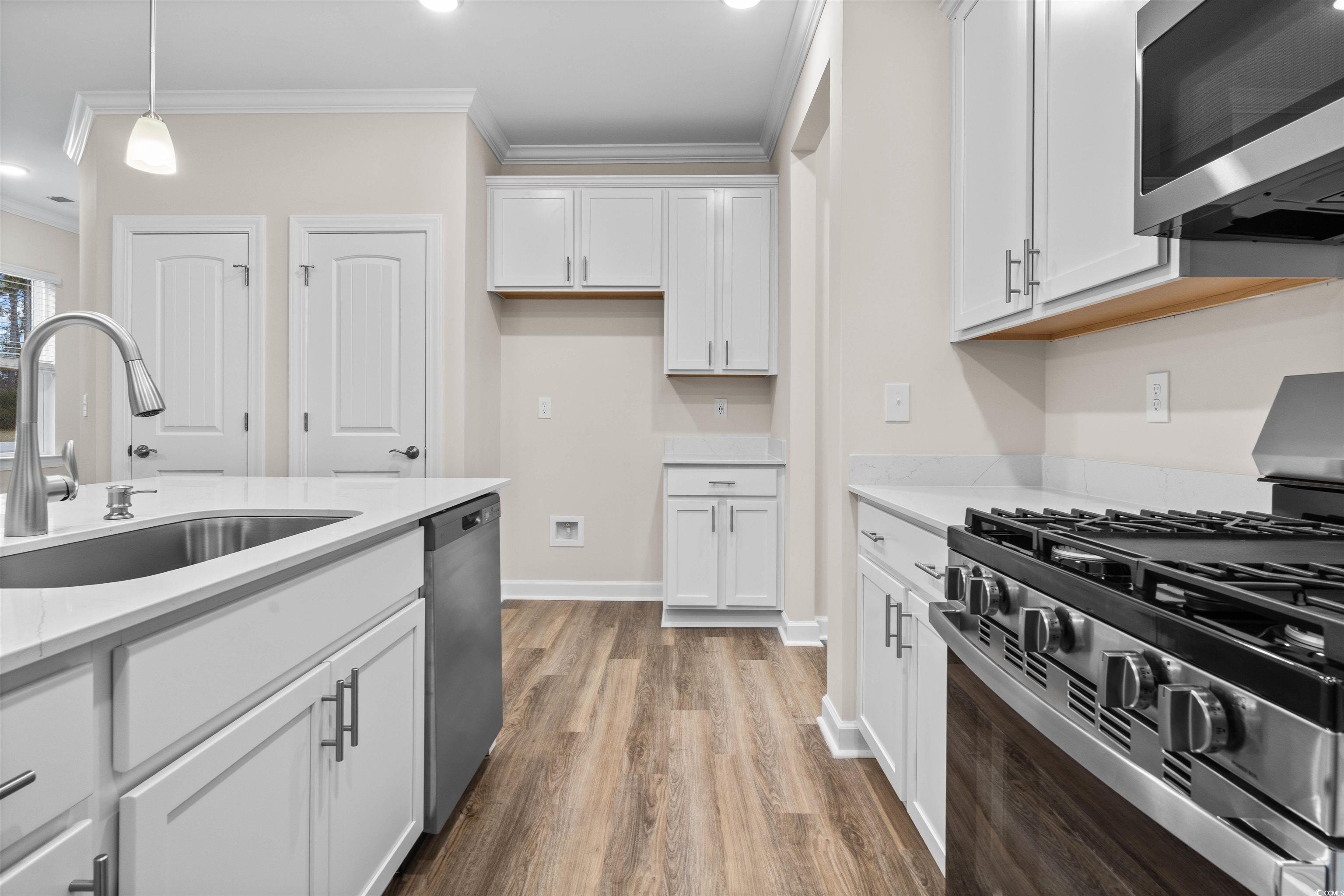 Image 2: Kitchen with appliances with stainless steel finis