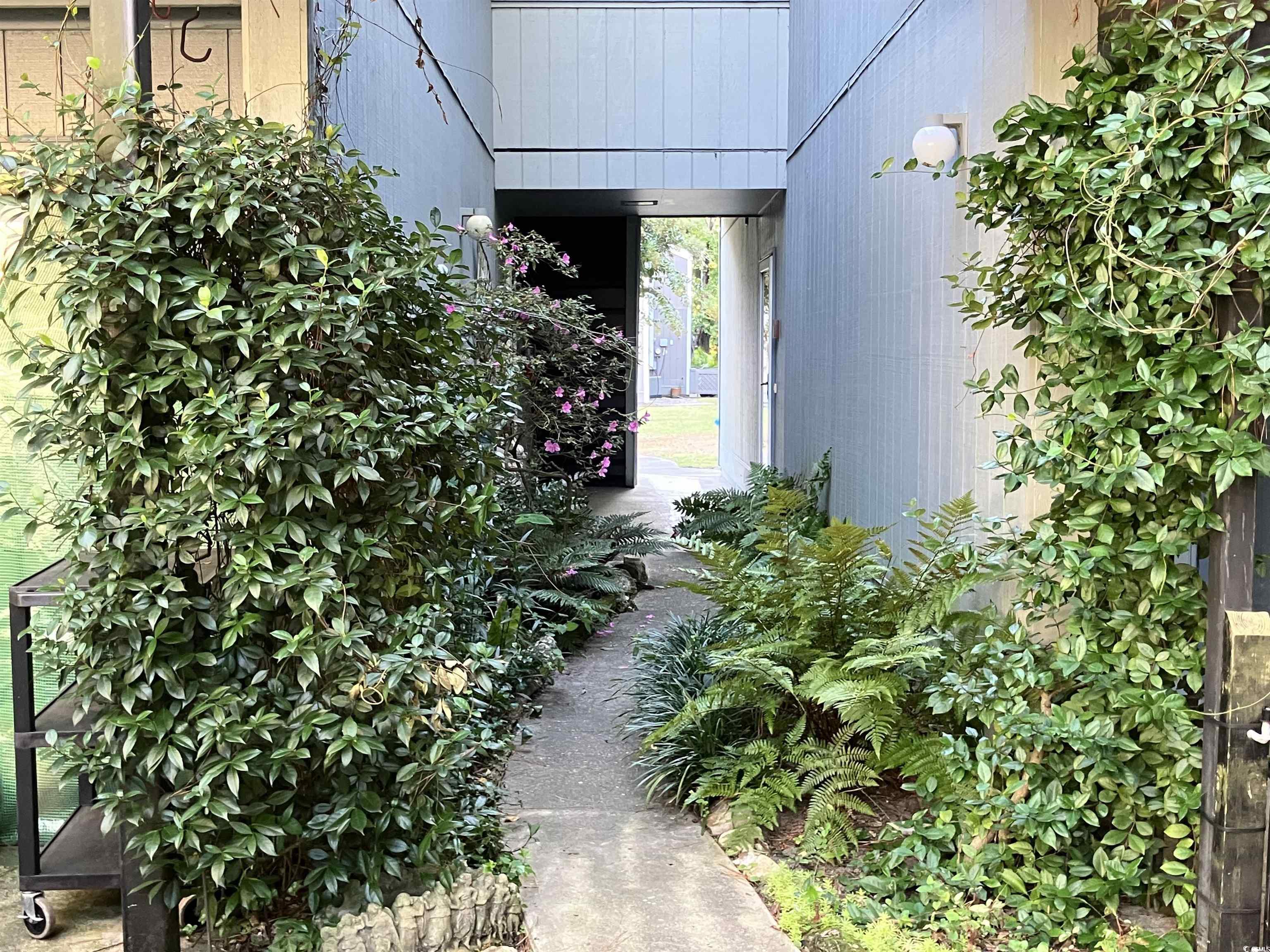 Image 2: Entrance to property