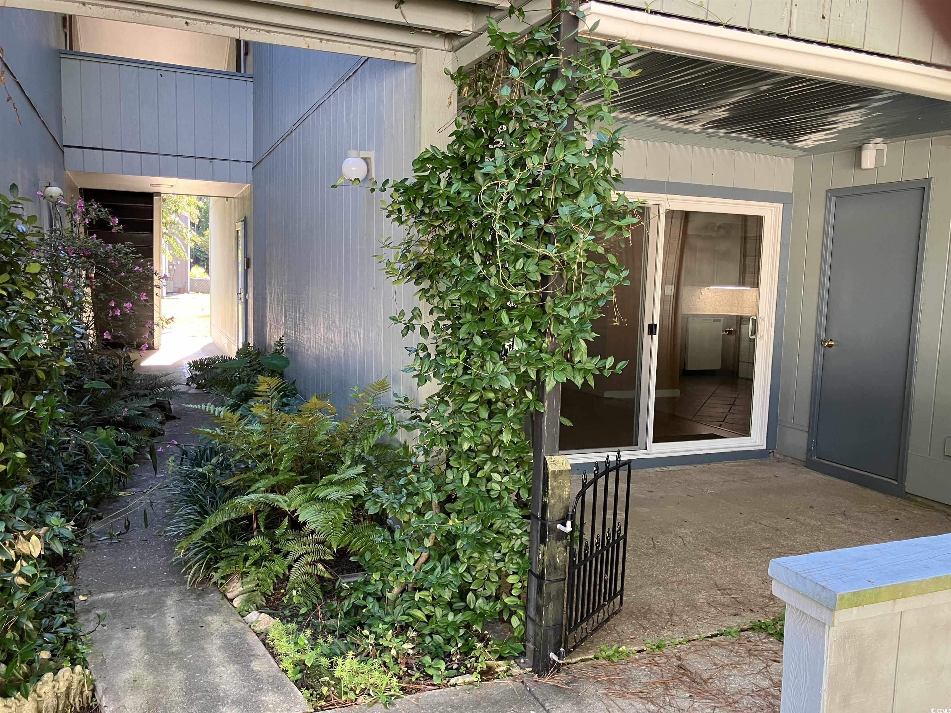 Image 3: Doorway to property